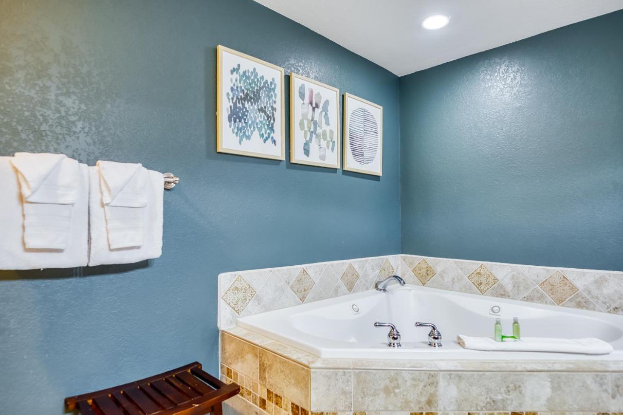 One Bedroom Suite Spa,1592063990:JPEG