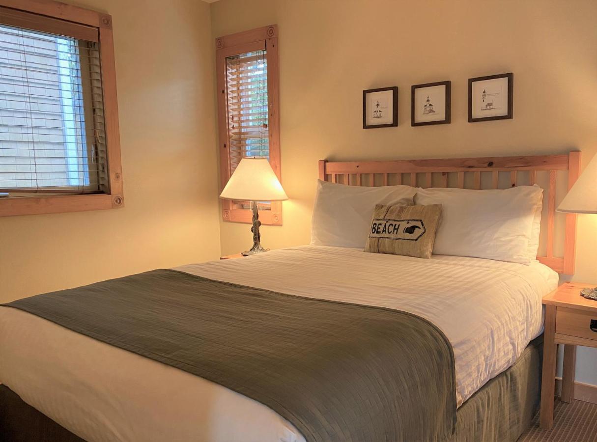 Queen Suite with Sofabed, 1st Floor, Pets Allowed